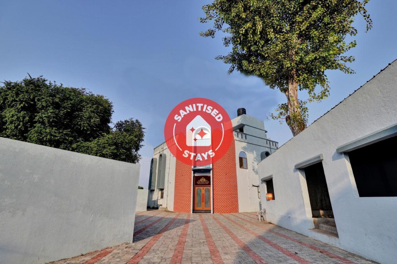 Collection O 83344 Hotel New River Rajkot Exterior foto
